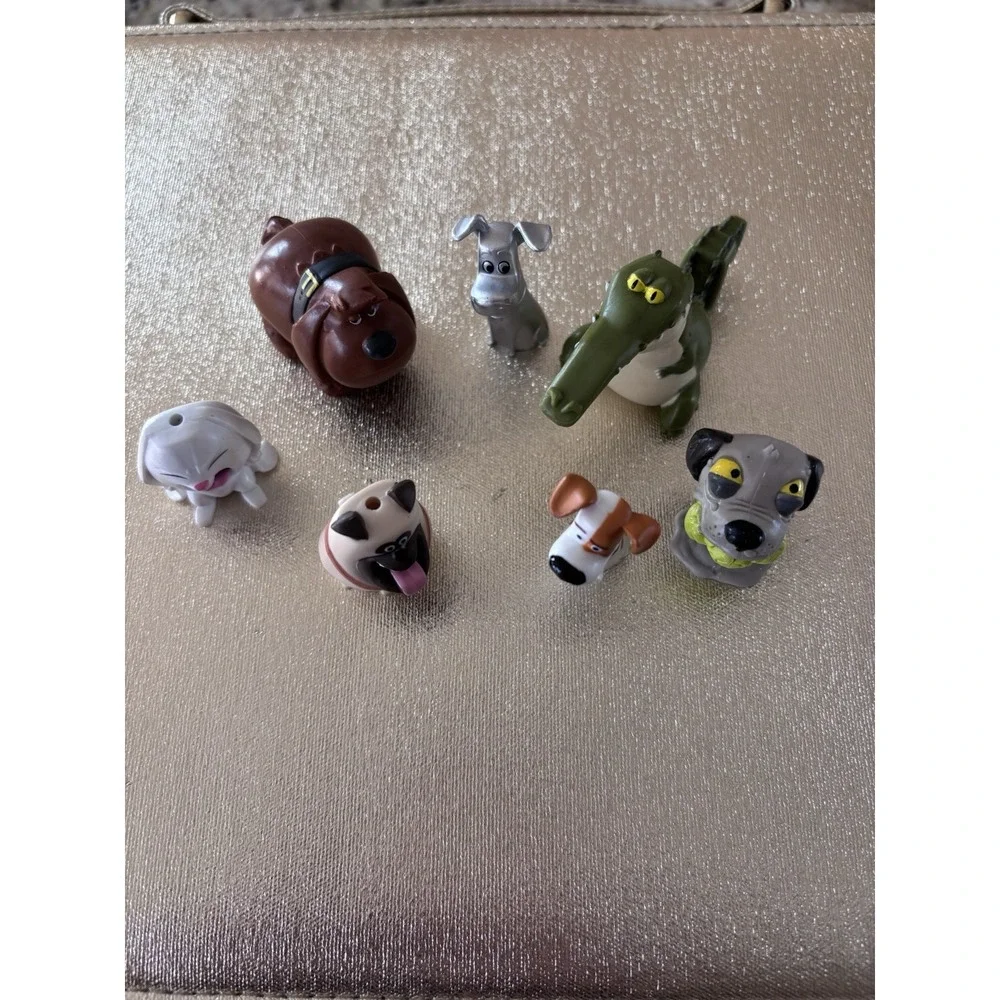 Secret Lives Of Pets Figures Toy Lot Seven Pieces.  3009‎